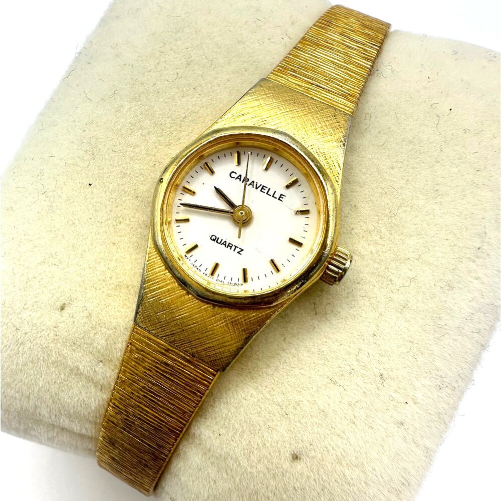 Caravelle Bulova P4 vintage Quartz gold white round dial stainless steel watch